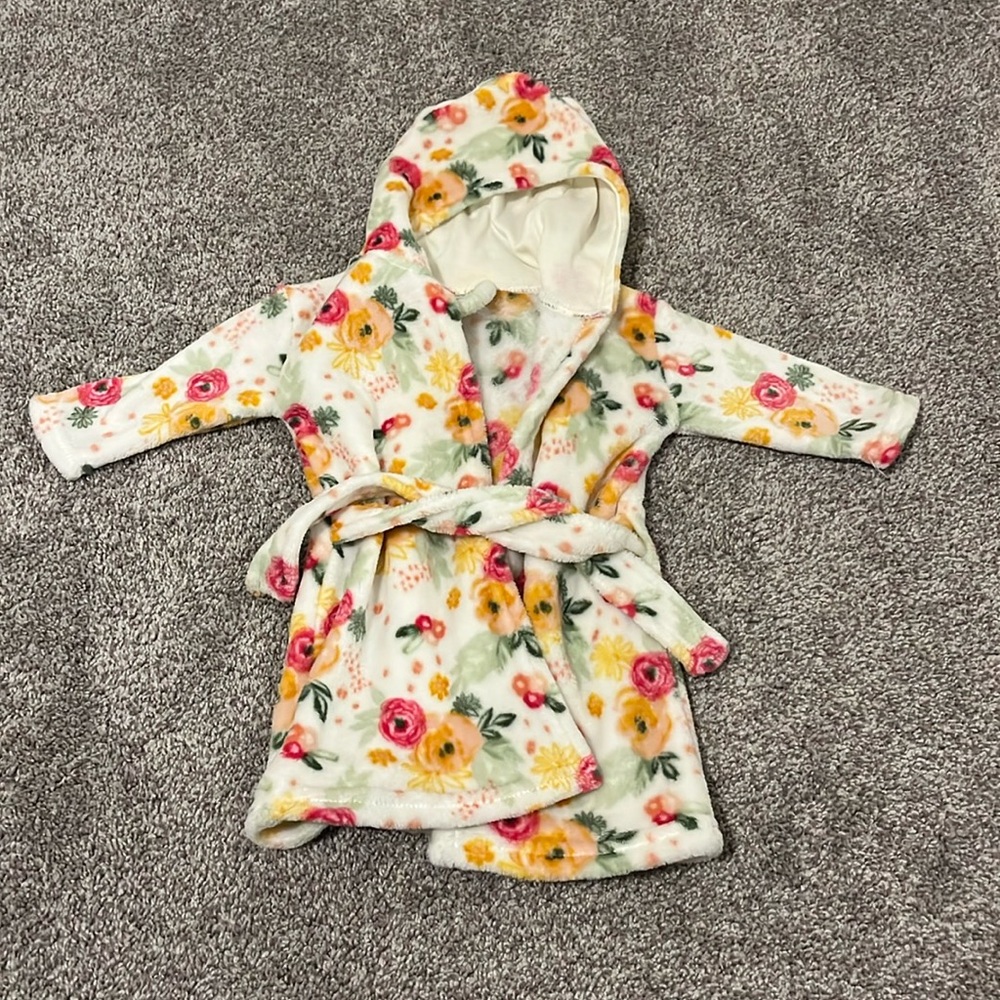 Modern Baby Hooded Floral Robe size 0-9M